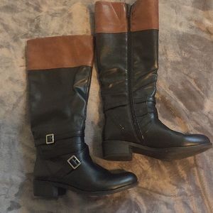 Arizona two-toned Boots. Size 9 1/2